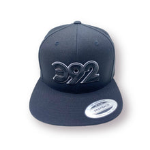 Load image into Gallery viewer, 392 - Classic Snapback Hat, Black