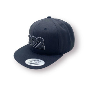 392 - Classic Snapback Hat, Black